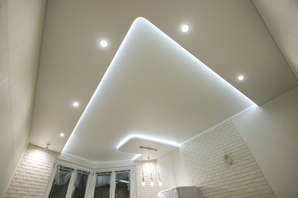 Заказать парящие натяжные потолки в г. Великий Новгород